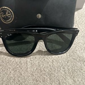 WAYFARER REVERSE RAYBAN
150.00